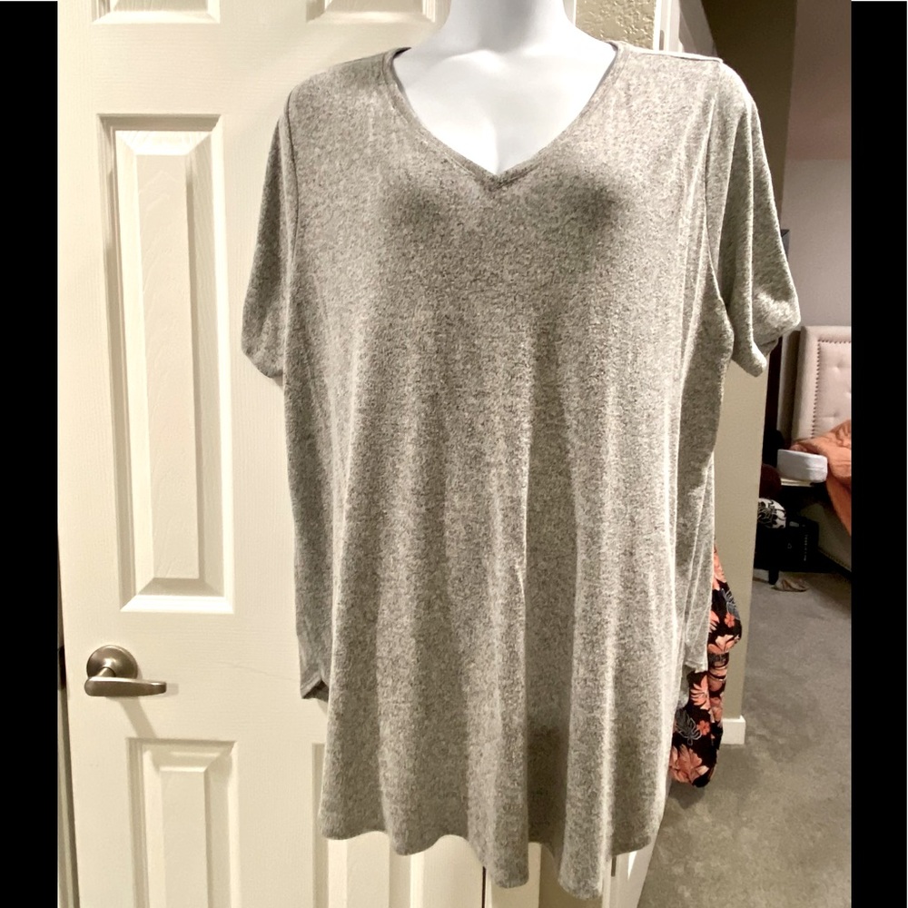 Old navy v-neck. Gently used.